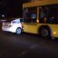 Автобус врізався в поліцейське авто