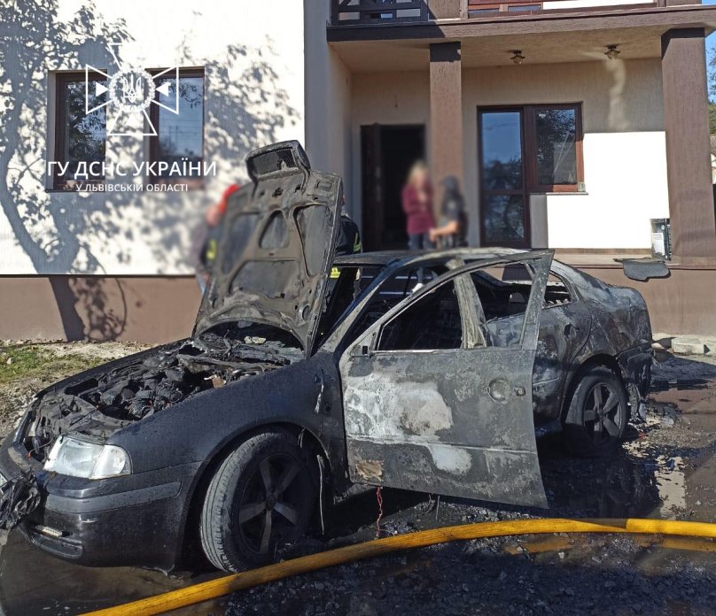 Знищений вогнем автомобіль «Skoda Octavia». Фото: ДСНС Львівщини