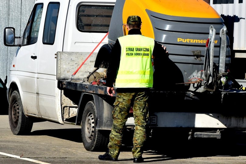 У пункті пропуску з Львівщиною польські прикордонники виявили будтехніку за 60 000 злотих – 01