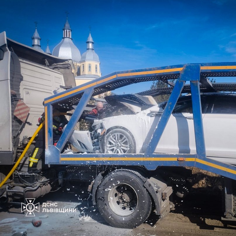 Фото з місця пожежі
