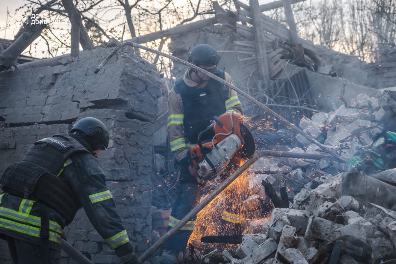 Наслідки авіаудару по будинку в Костянтинівці Донецької області, фото ДСНС