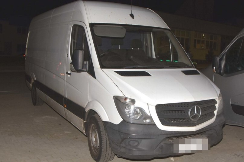 На кордоні з Львівщиною затримали Mercedes і деталі викрадених авто – 02