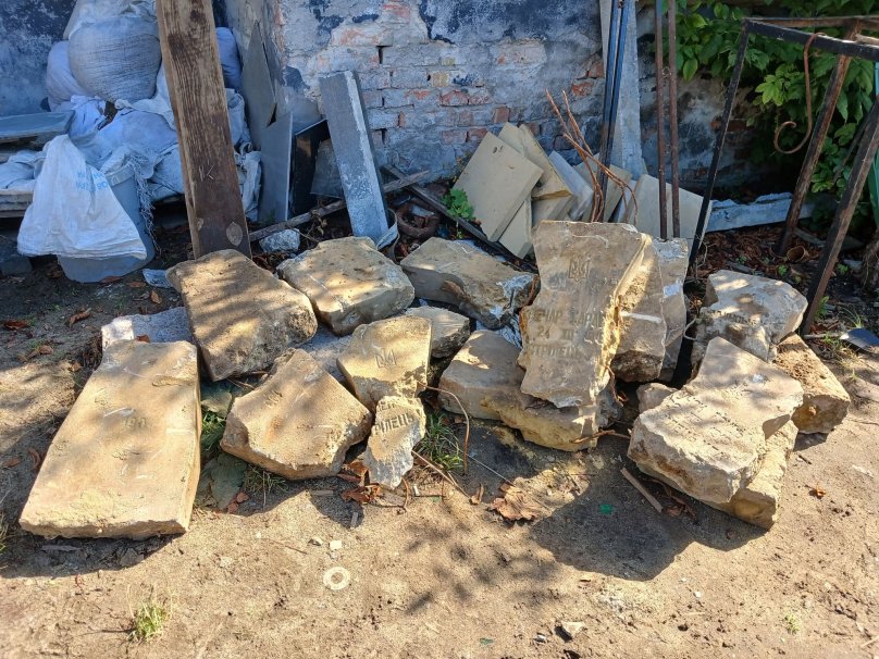 Працівники «Львівобленерго» випадково знайшли під землею хрести з могил січових стрільців – 01