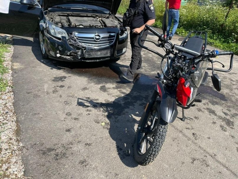 Поліція фіксує наслідки ДТП. Фото: поліція Львівської області.