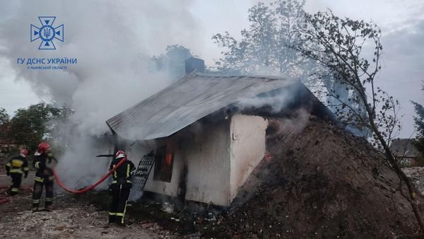 У Зимній Воді вогонь повністю знищив житловий будинок – 01