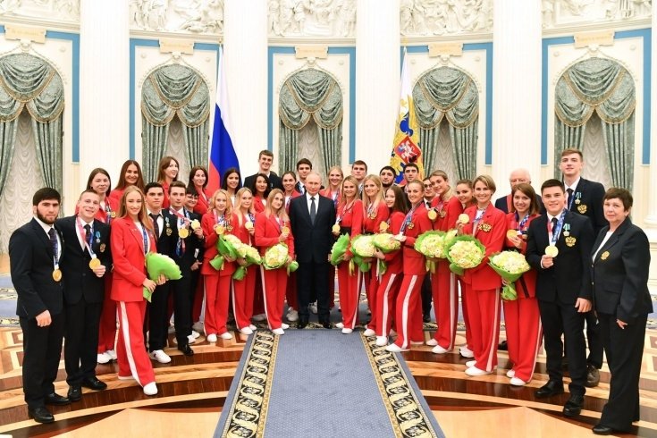 Путін і медалісти ОІ-2020. Фото з відкритих джерел