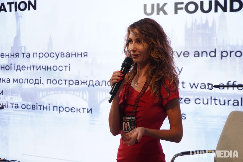CEO Chervona Ruta UK Foundation Оксани Барановскі