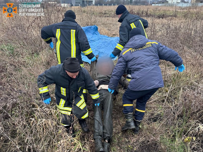 Поліція встановлює обставини загибелі знайденого в водоймі чоловіка на Львівщині – 01