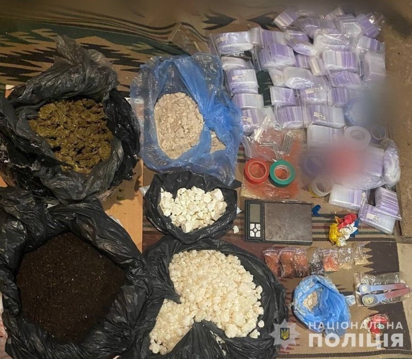Поліція викрила наркобізнес, який мав 10 млн грн прибутку щомісяця та працював у 14 областях України – 01