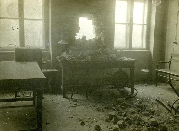 Зруйнована Головна пошта у 1918 році. Фото: Центр міської історії
