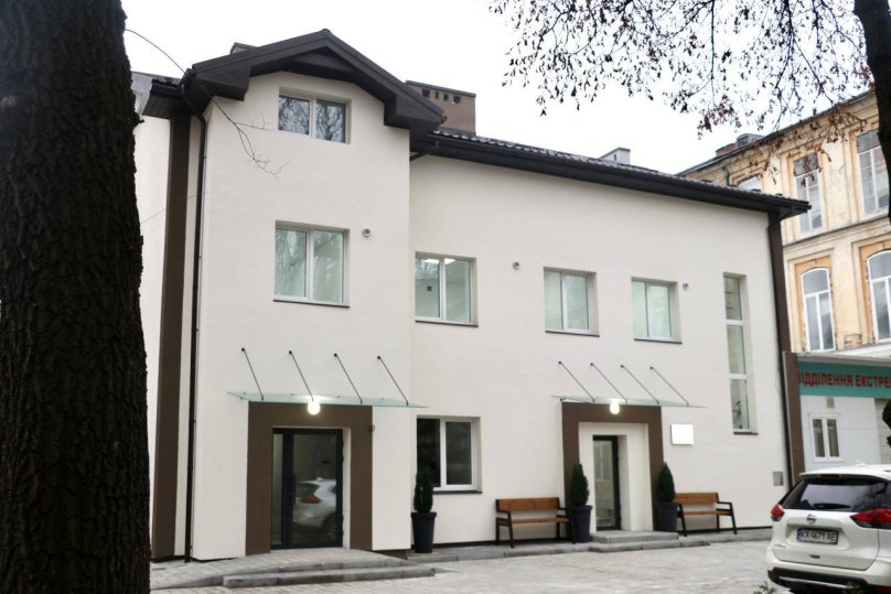 В університетській лікарні у Львові почали встановлювати апарат МРТ – 07