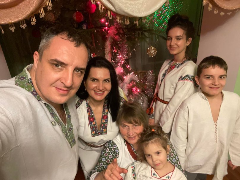Олександр Ганущин із дружиною Соломією, дітьми — Стефанією, Нестором та Богумилою, а також тещею Надією Томинець