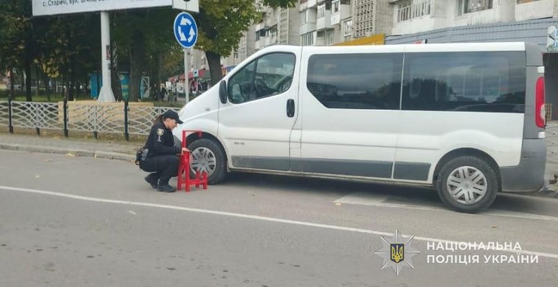 На Львівщині поліцейські почали блокувати колеса авто за порушення паркування – 01