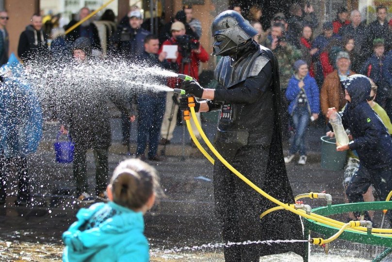 Поливаний понеділок у Львові, 2017 рік. Фото: Уніан