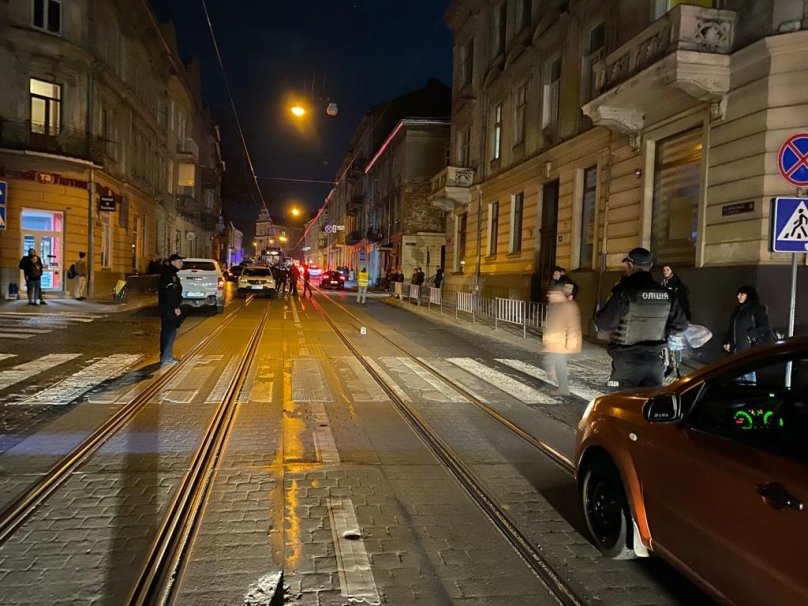 У Львові на Личаківській водій Lexus на смерть збив пішохода – 01