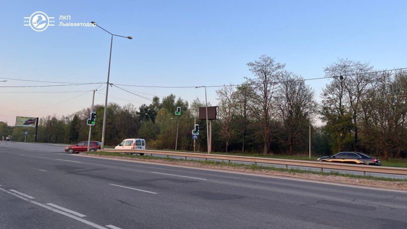 У Львові на складному перехресті біля ТРЦ змінили схему для безпечного повороту – 01