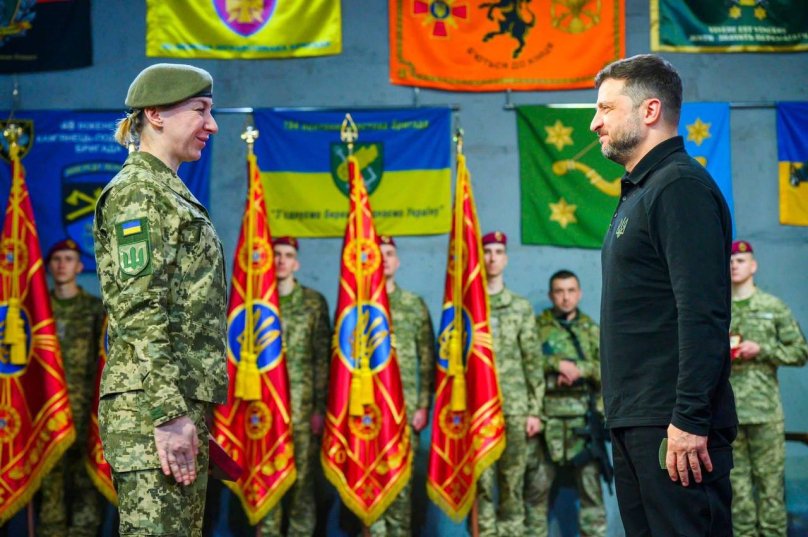 Захисниці з Жовкви президент особисто вручив Орден «За мужність» ІІІ ступеня – 01