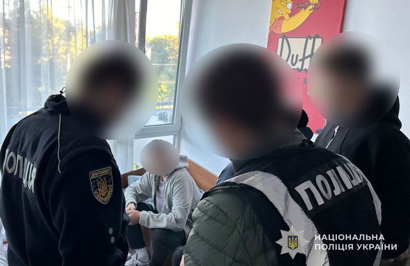 У Львові двоє студентів витратили 200 тисяч гривень з чужих банківських карток – 01