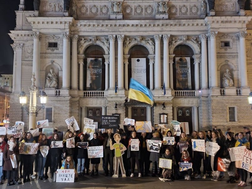 У Львові студенти УАД протестують проти приєднання навчального закладу до ЛНУ ім. І. Франка – 01