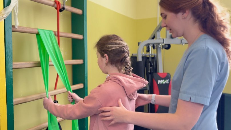 Львівські лікарі прооперували 12-річну дівчинку з рідкісною пухлиною мозку – 03