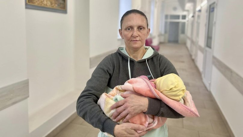 Ірина Михасяк із сином Святославом під час виписки з пологового