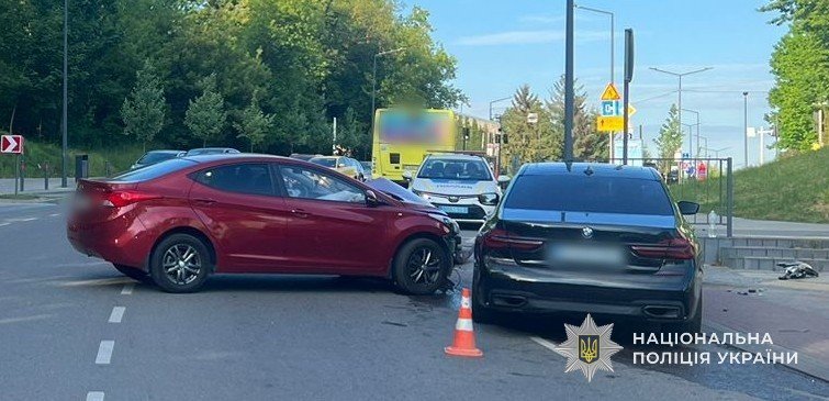 13-річна львів’янка постраждала внаслідок зіткнення Hyundai та BMW – 01