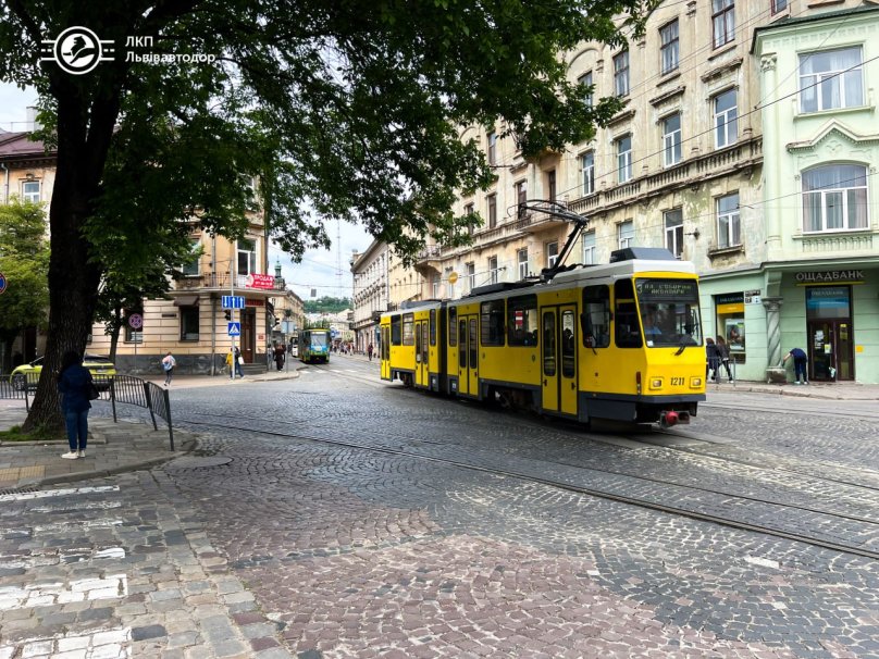 У центрі Львова модернізували світлофори для прискорення руху трамваїв і автобусів – 01