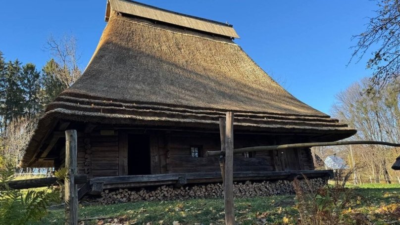 Бойківська хата 1846 року з села Пилипець, Закарпатської області після реставрації