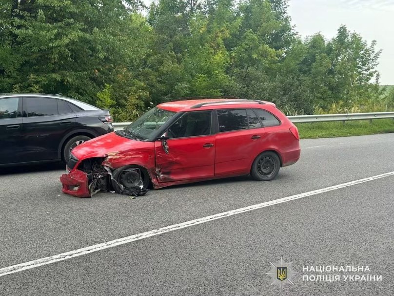 Від удару авто опинилось в кюветі — на Самбірщині внаслідок автотрощі постарждав 22-річний чоловік – 01