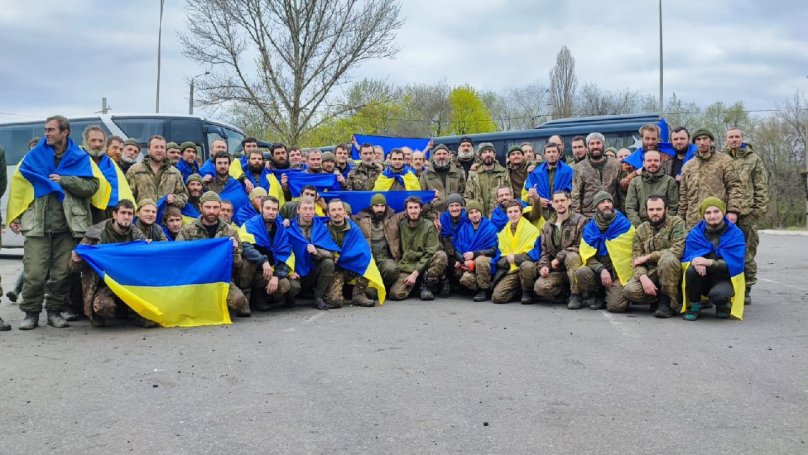 Українські воїни після повернення з полону 15 травня 2023 року