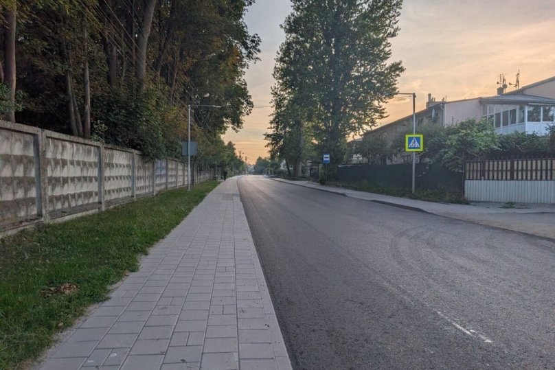 На фото відремонтована дорога