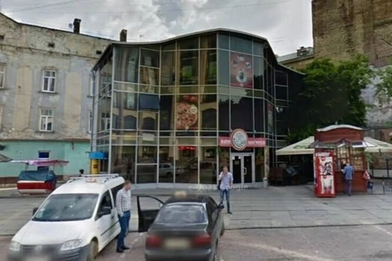 Суд дозволив демонтувати триповерховий ресторан у центрі Львова – 01