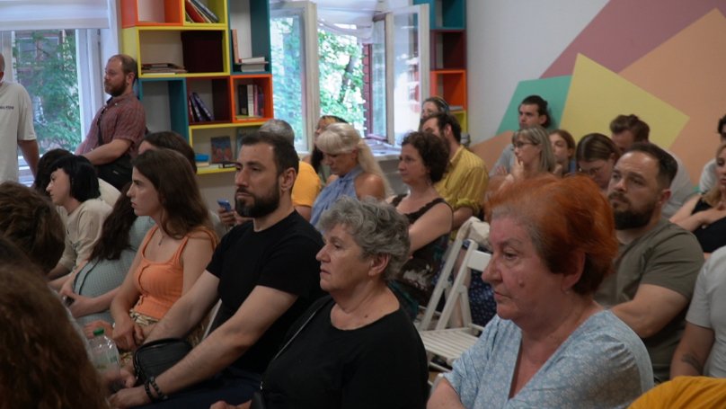 На фото громадськість, яка прийшла на засідання конкурсної комісії