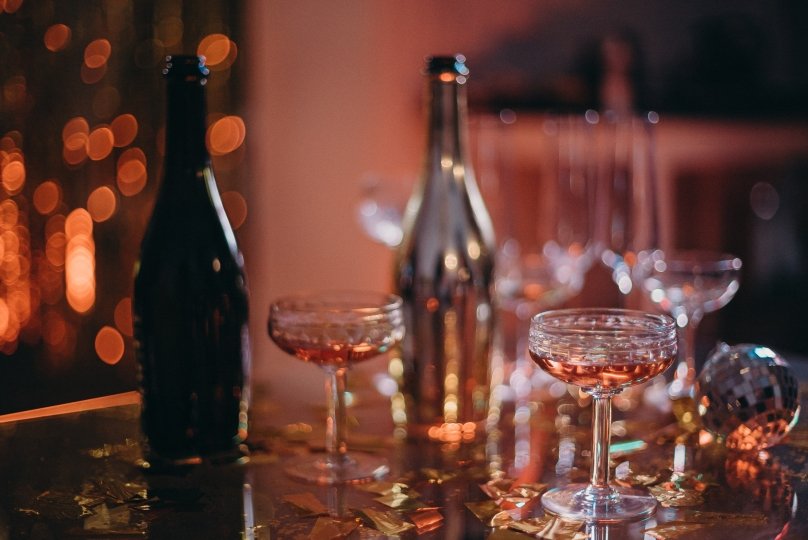 Коктейлі з шампанським на Новий рік-2023: три оригінальні рецепти – 01