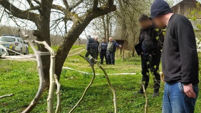 Суд на 7 років ув’язнив вбивцю з Дрогобича, який закопав труп знайомого в саду – 01