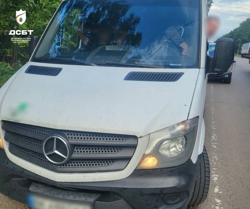 Один з автомобілів, який зупинили інспектори Укртрансбезпеки