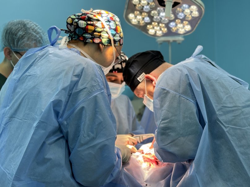 Хірурги Лікарні Святого Луки під час операції 