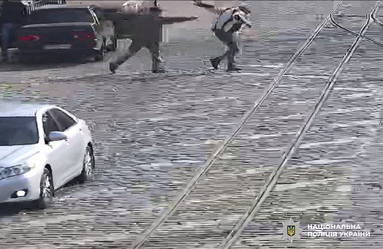 У Львові затримали військового, який вистрілив у перехожого з травматичної зброї – 01