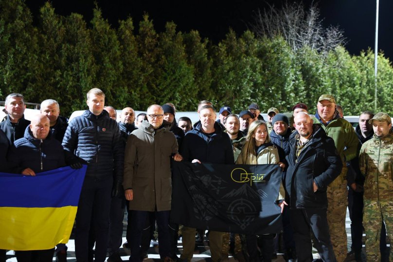 Латвійські благодійники передали на Львівщині 43 авто для військових – 02