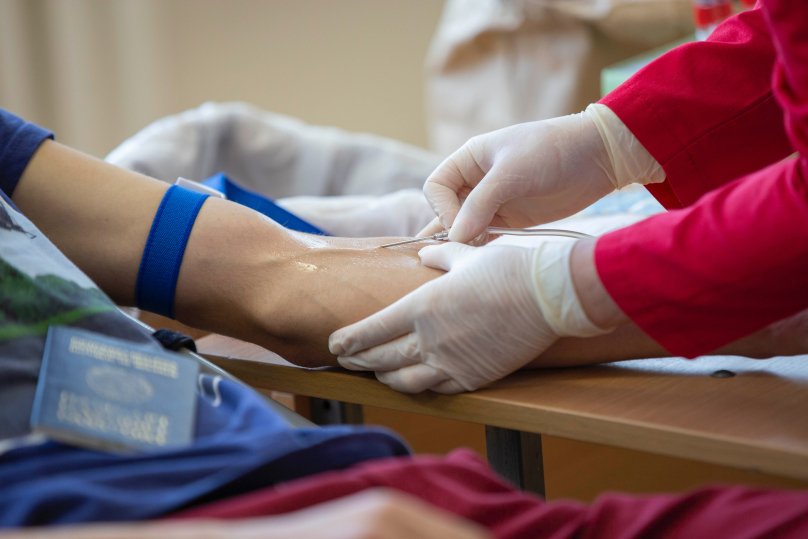 Ваша кров може врятувати одразу три людини: усе про донорство в Україні – 01