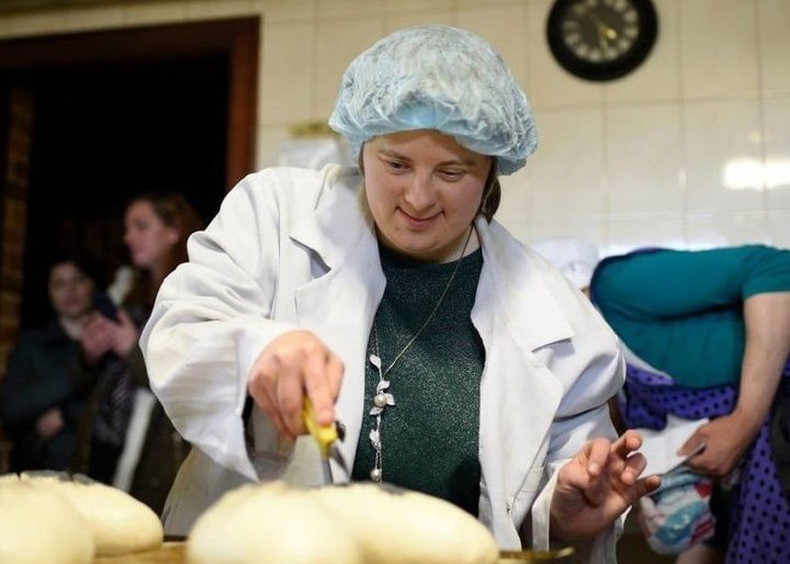 Процес виготовлення сиру. Фото: https://ednanniia.ua/
