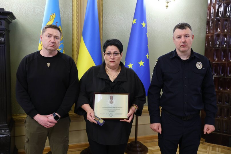 Родинам загиблих поліцейських з Львівщини вручили відзнаки Президента – 01