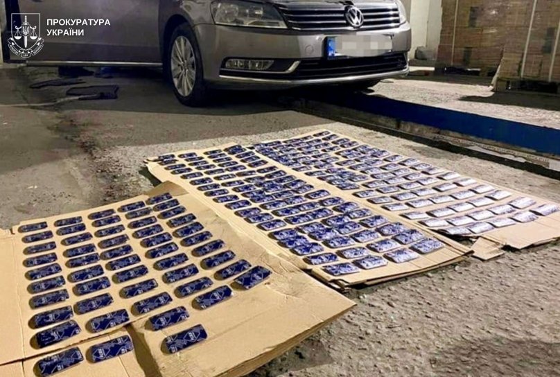 Вимагав гроші і ховав таблетки в панчохах: голова ГО з Яворівщини отримав вирок – 02