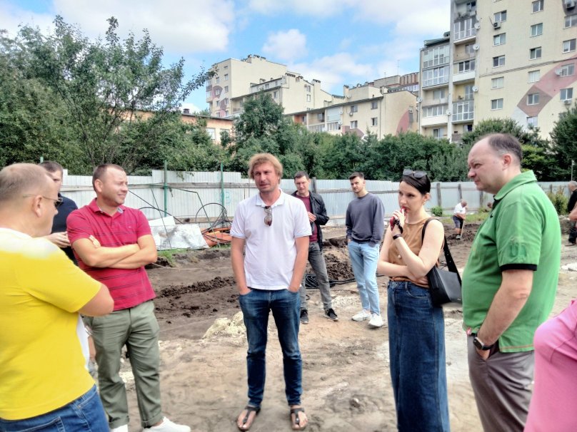 Олег Поліщук під час робочого виїзду на будівництві школи