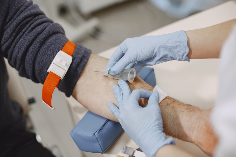 Ваша кров може врятувати одразу три людини: усе про донорство в Україні – 02
