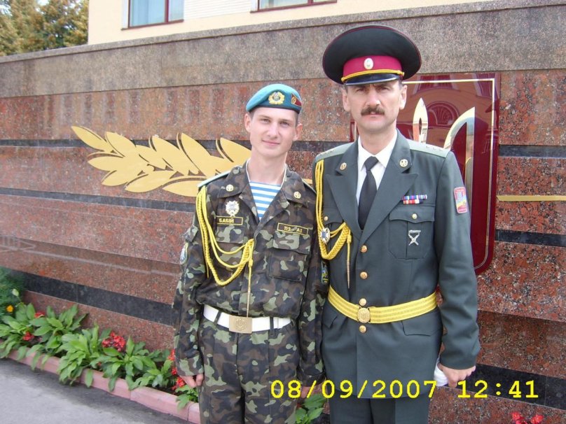 Олег Бабій із батьком. Фото із сімейного архіву