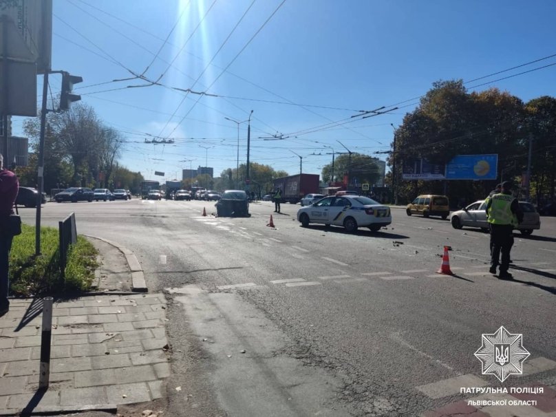 У Львові на перехресті вулиць Стрийська-Наукова сталася аварія – 01