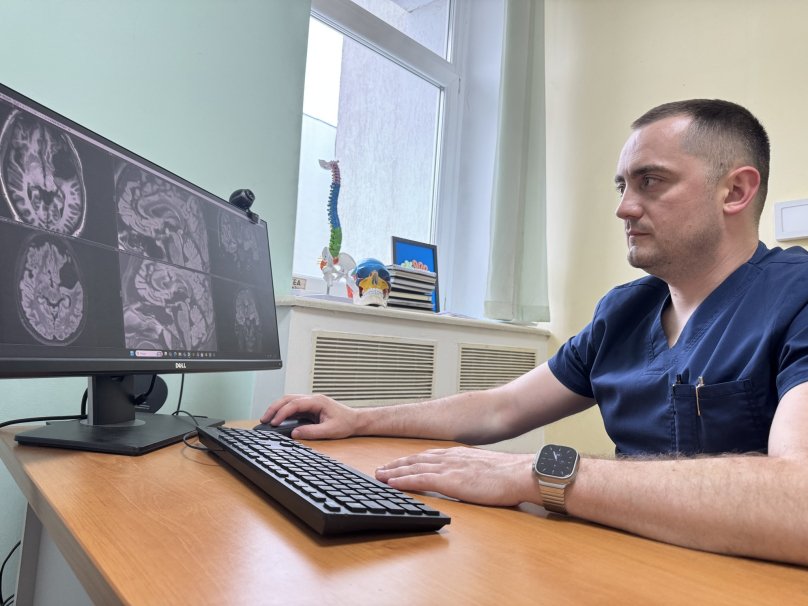 Львівські нейрохірурги врятували підлітка з рідкісною пухлиною мозку – 01