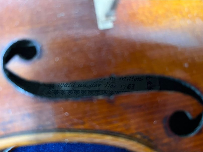 У “Нижанковичах” в легковику Hyundai виявили скрипку Georg Kloz 1763 року – 02