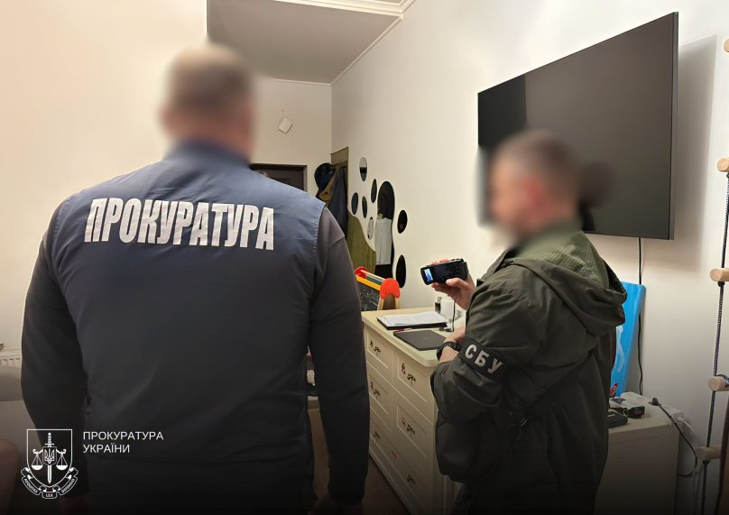 На фото вручення підозри